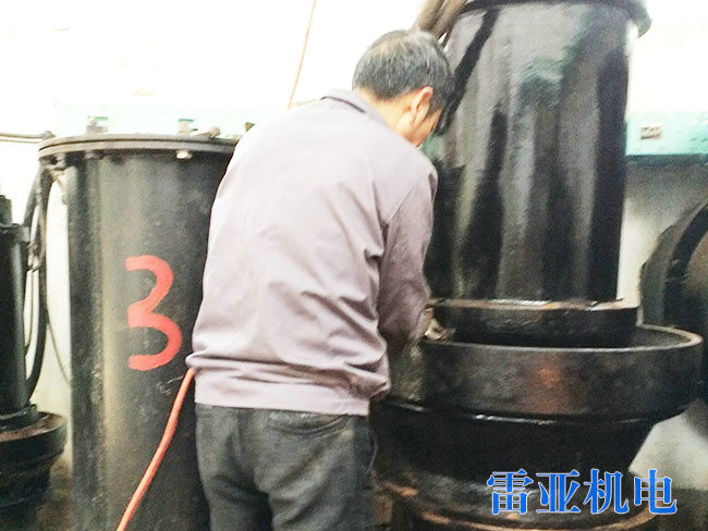 茶陵排污泵站水泵维修4